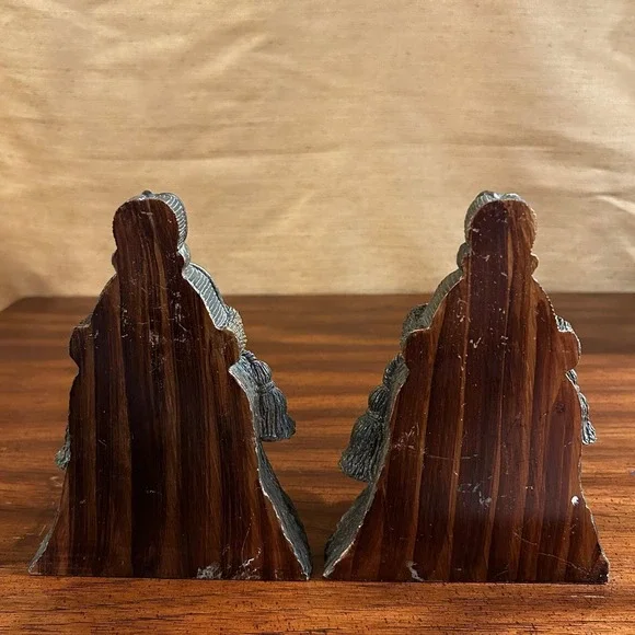 1980's Trompe L'oeil Bronze Colored Resin Tassel Bookends - a Pair - Picture 2 of 4